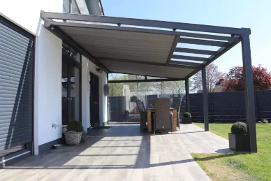 Terrassendach mit Markise als Sonnenschutz