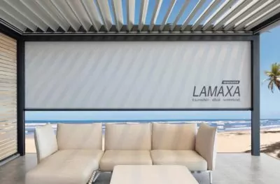 Markise für Büren am Beispiel Lamaxa Lamellendach mit Strand-Lounge